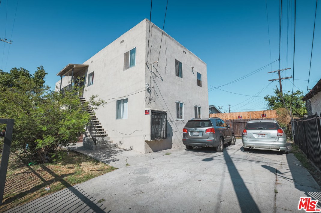 1640 49th St, Los Angeles, CA 90011-4445