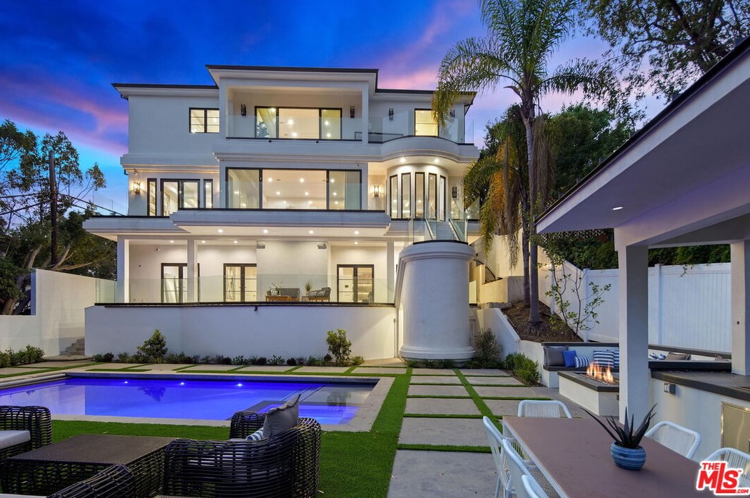 12318 19th Helena Dr, Los Angeles CA  90049-3939 exterior