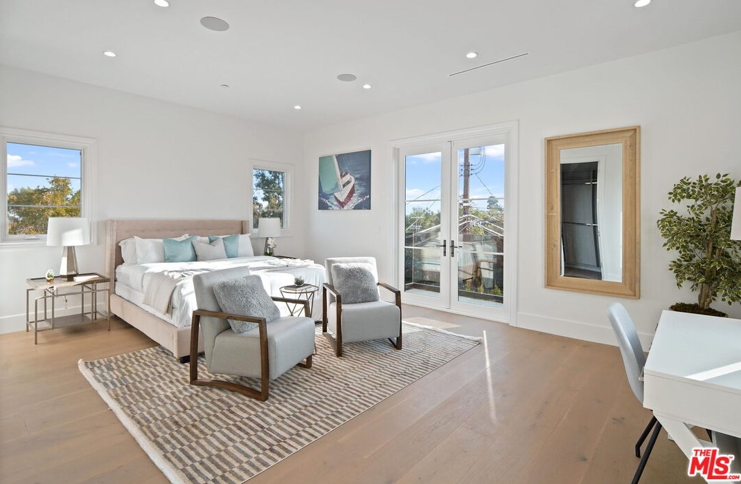 12318 19th Helena Dr, Los Angeles CA  90049-3939 exterior