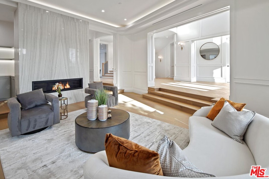 12318 19th Helena Dr, Los Angeles CA  90049-3939 exterior