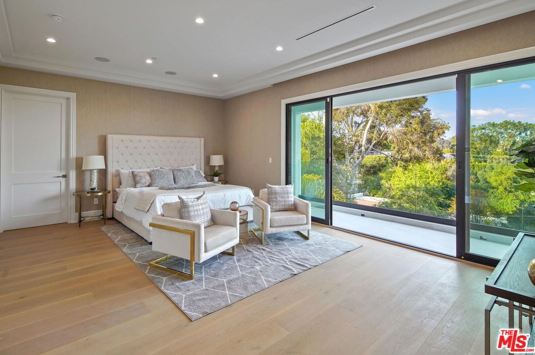 12318 19th Helena Dr, Los Angeles CA  90049-3939 exterior