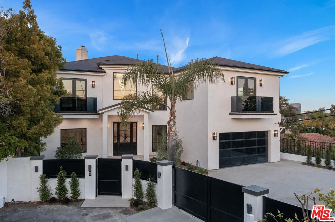 12318 19th Helena Dr, Los Angeles CA  90049-3939 exterior