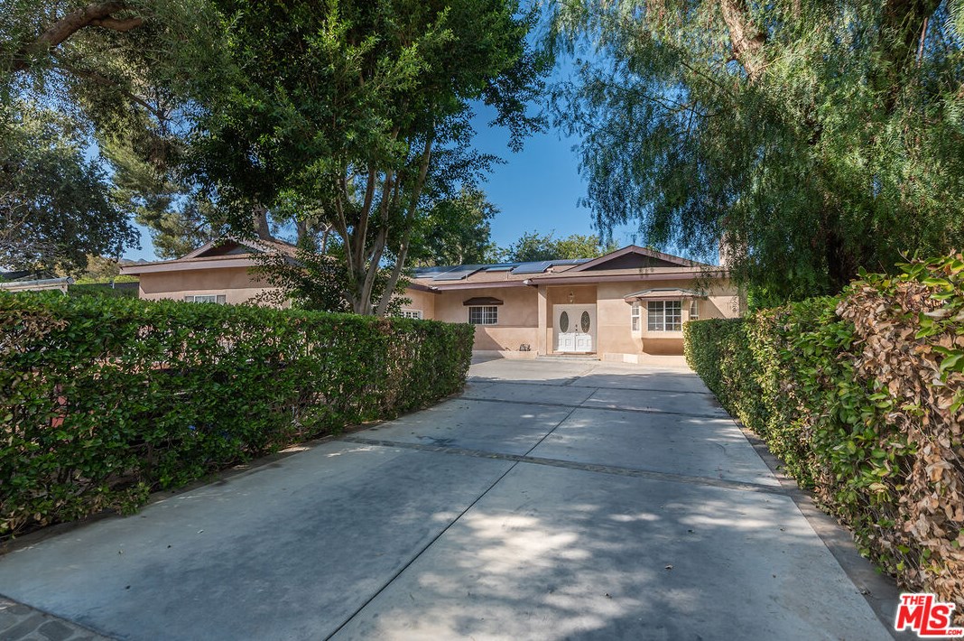 22225 Devonshire St, Chatsworth, CA 91311-2737