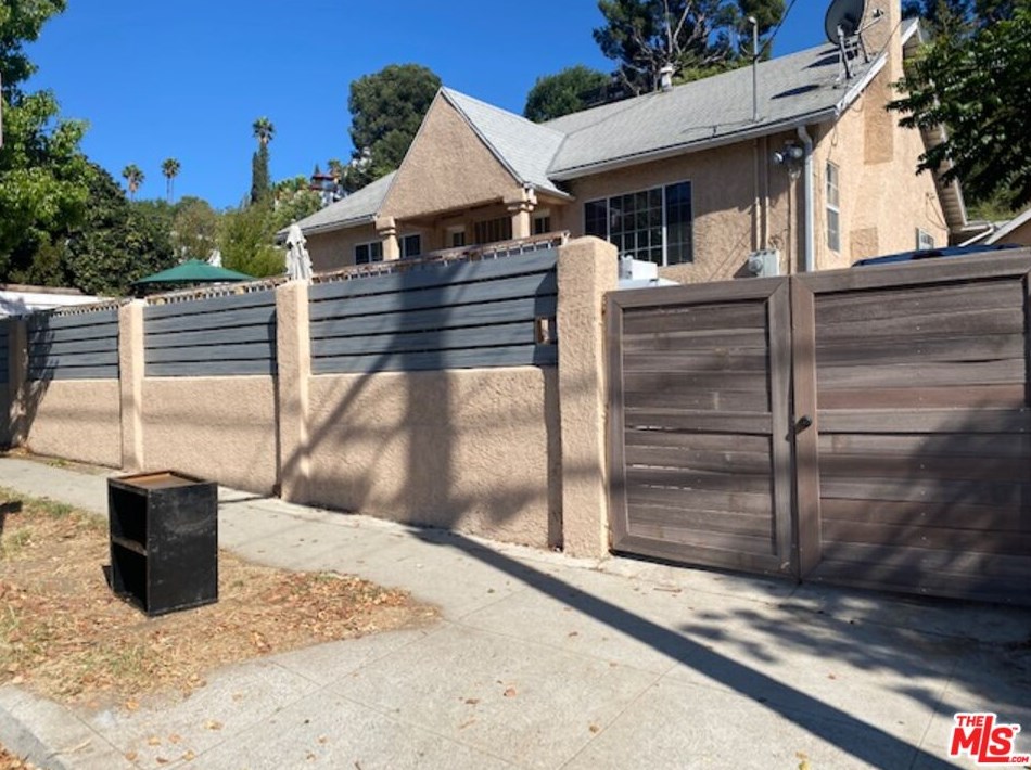 2136 Echo Park Ave, Los Angeles, CA 90026-1942
