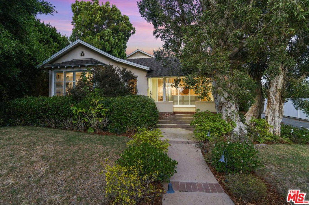 232 Carmelina Ave, Los Angeles, CA 90049-2726