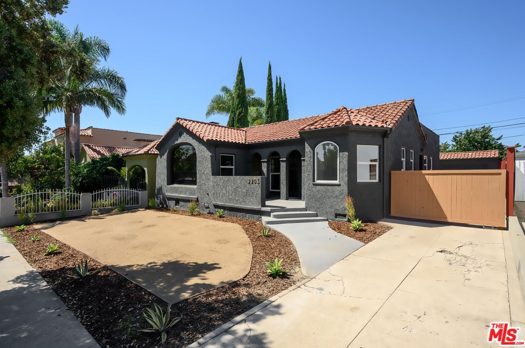 2203 Palm Grove Ave, Los Angeles CA  90016-2319 exterior