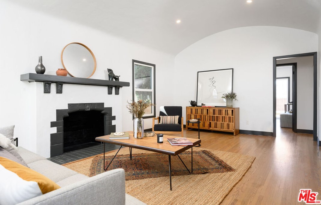 2203 Palm Grove Ave, Los Angeles CA  90016-2319 exterior