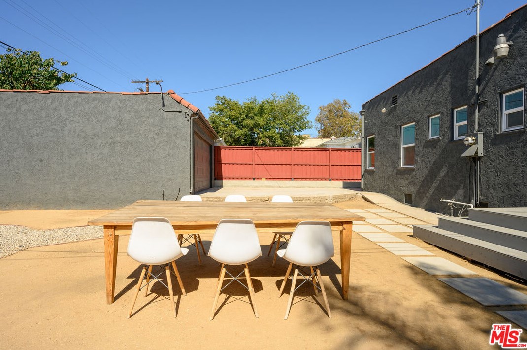2203 Palm Grove Ave, Los Angeles CA  90016-2319 exterior
