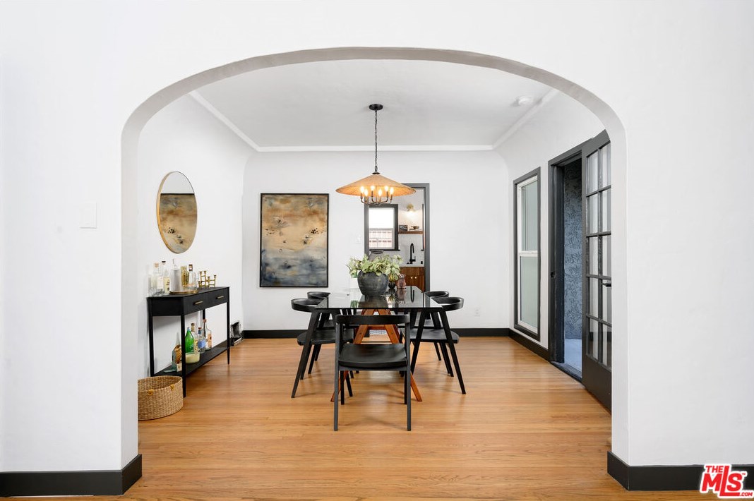 2203 Palm Grove Ave, Los Angeles CA  90016-2319 exterior