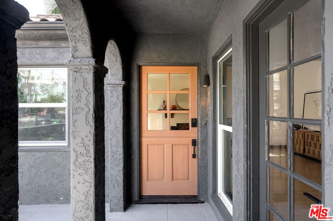 2203 Palm Grove Ave, Los Angeles CA  90016-2319 exterior