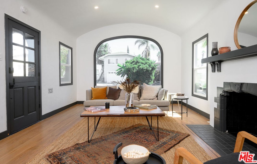 2203 Palm Grove Ave, Los Angeles CA  90016-2319 exterior