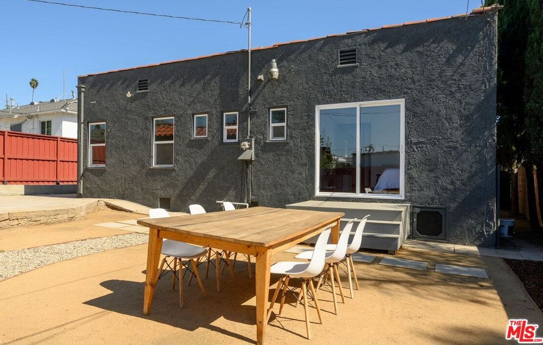 2203 Palm Grove Ave, Los Angeles CA  90016-2319 exterior