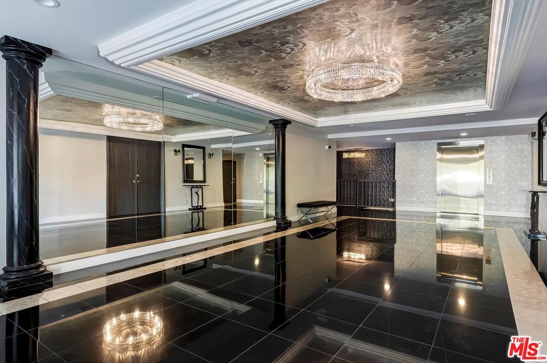 1351 Crescent Heights Blvd, Los Angeles CA  90046-4561 exterior