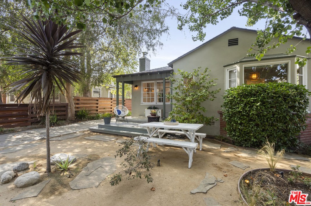 3779 Colonial Ave, Los Angeles CA  90066-3641 exterior