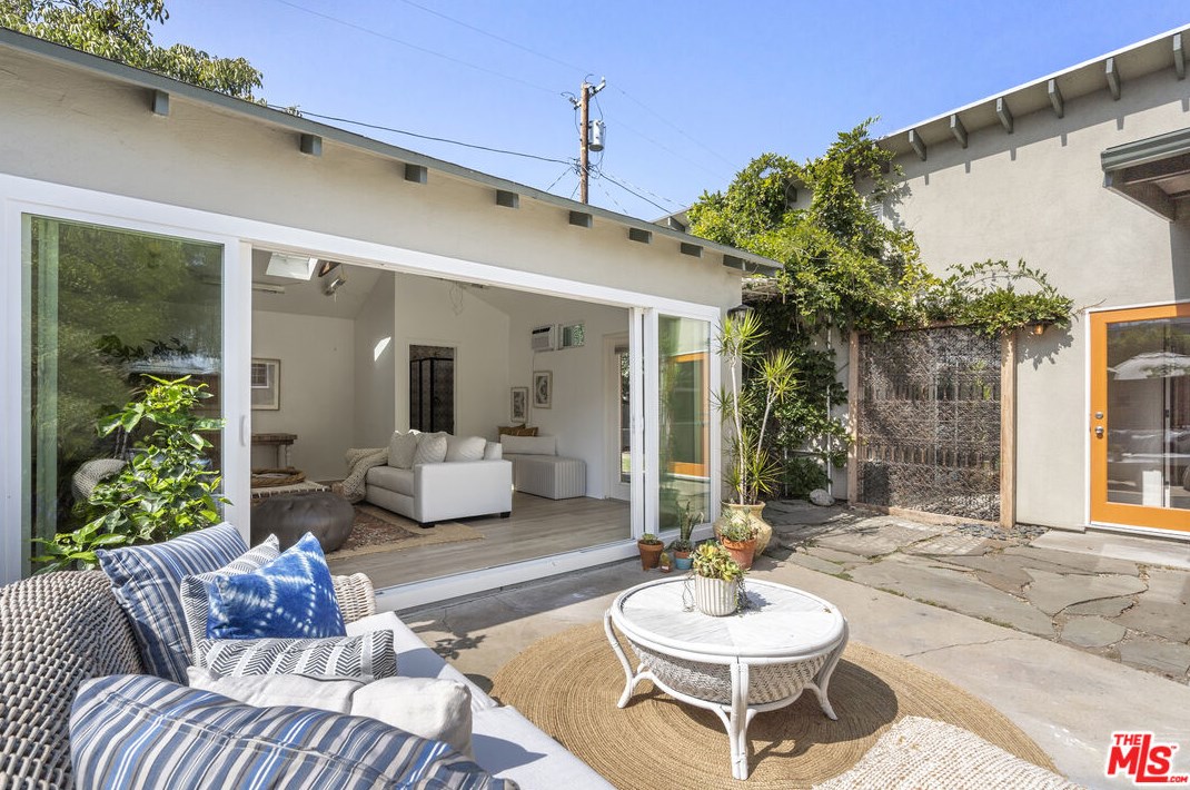 3779 Colonial Ave, Los Angeles CA  90066-3641 exterior