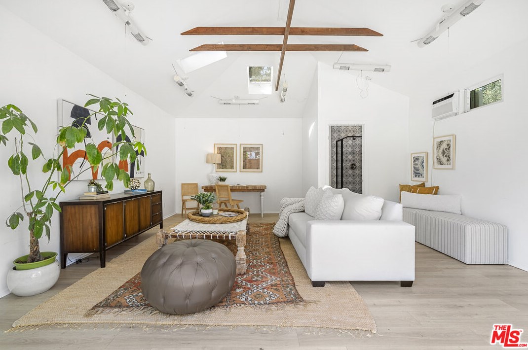3779 Colonial Ave, Los Angeles CA  90066-3641 exterior