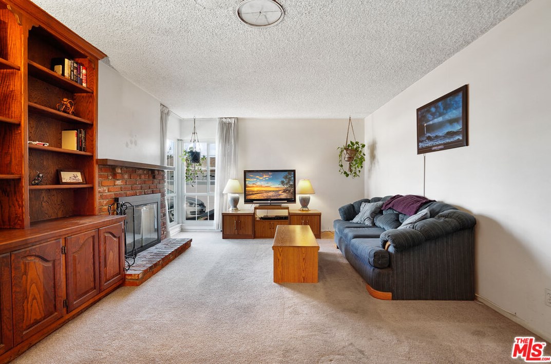 20462 Payeras St, Chatsworth, CA 91311-5363