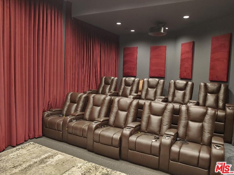 1090 Vista Ridge Ln, Thousand Oaks CA  91362-5614 exterior