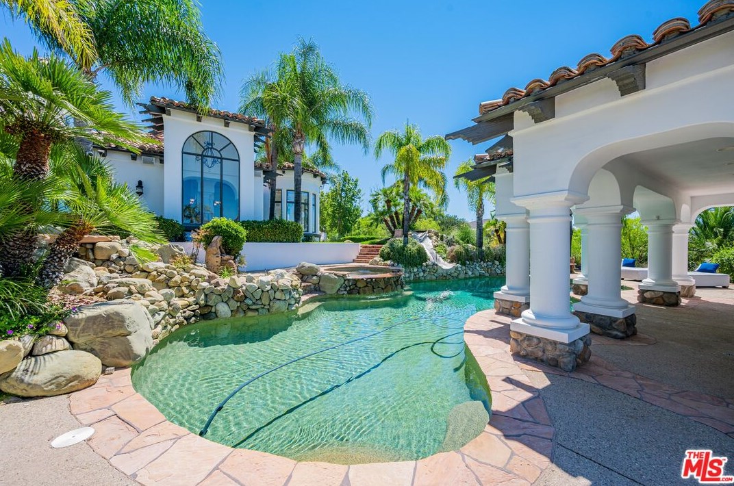 1090 Vista Ridge Ln, Thousand Oaks CA  91362-5614 exterior