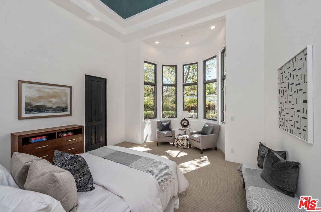 1090 Vista Ridge Ln, Thousand Oaks CA  91362-5614 exterior