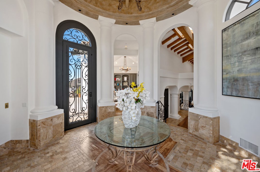 1090 Vista Ridge Ln, Thousand Oaks CA  91362-5614 exterior