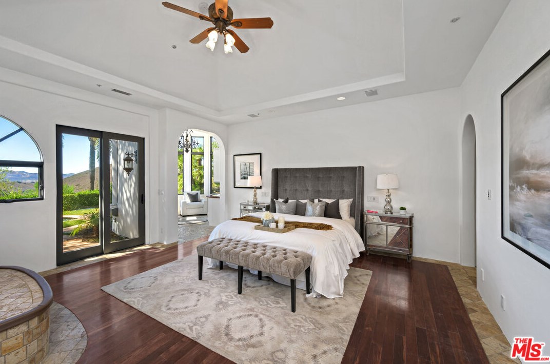 1090 Vista Ridge Ln, Thousand Oaks CA  91362-5614 exterior