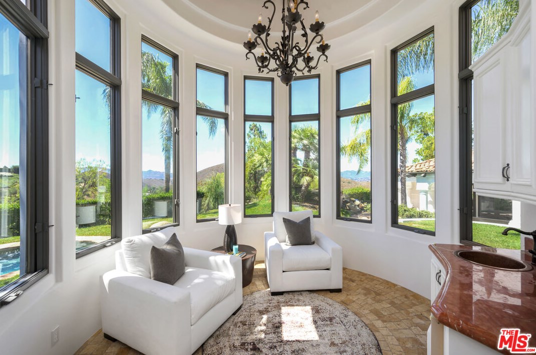 1090 Vista Ridge Ln, Thousand Oaks CA  91362-5614 exterior