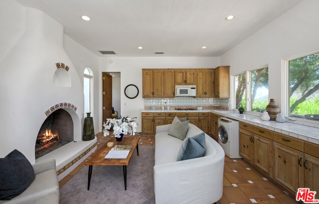 1090 Vista Ridge Ln, Thousand Oaks CA  91362-5614 exterior