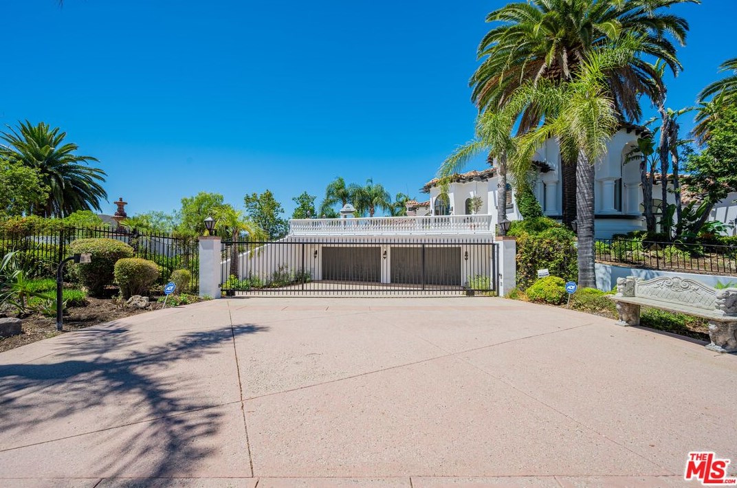 1090 Vista Ridge Ln, Thousand Oaks CA  91362-5614 exterior