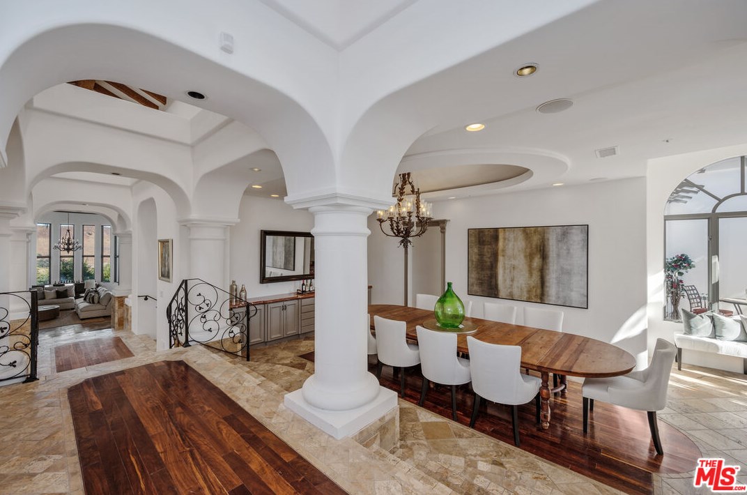 1090 Vista Ridge Ln, Thousand Oaks CA  91362-5614 exterior