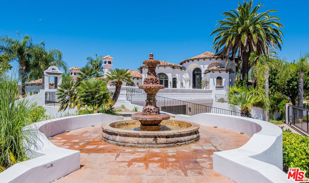 1090 Vista Ridge Ln, Thousand Oaks CA  91362-5614 exterior