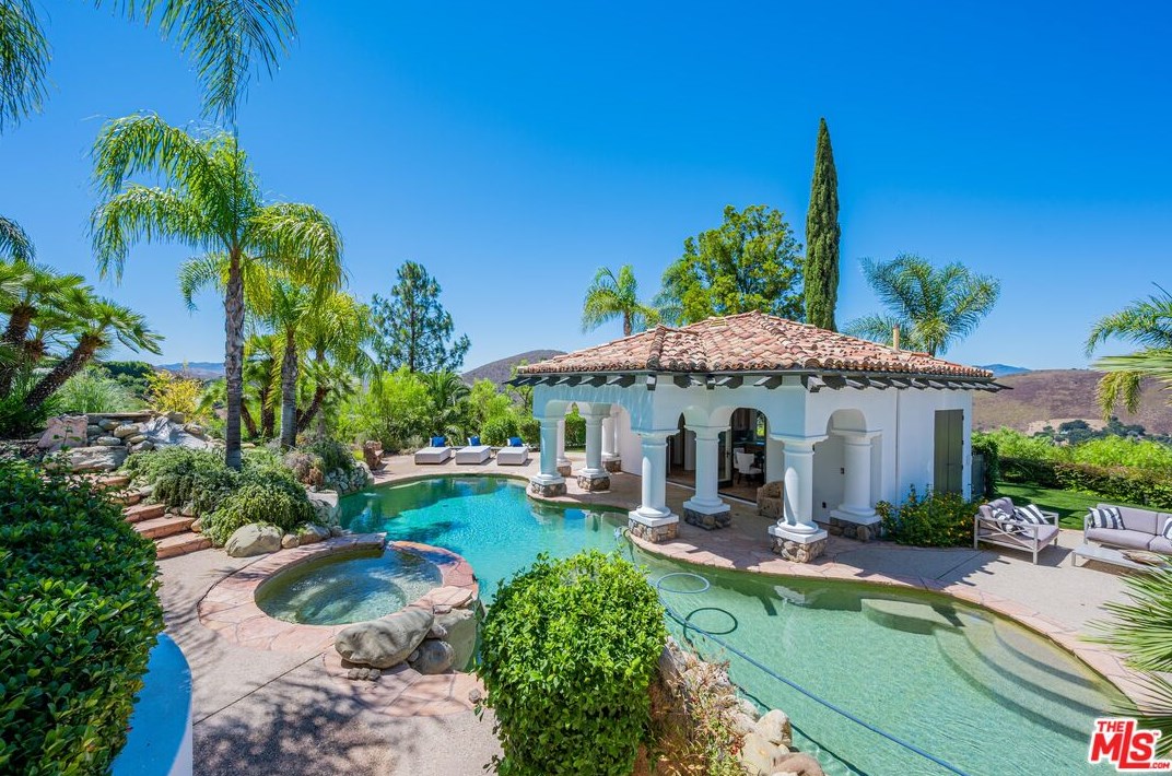 1090 Vista Ridge Ln, Thousand Oaks CA  91362-5614 exterior