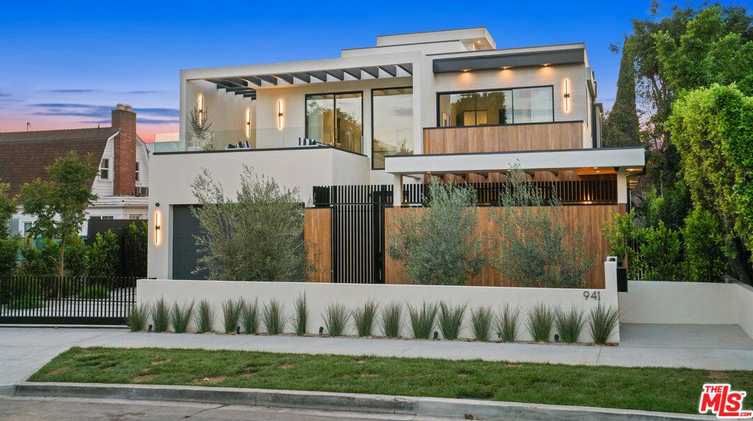941 Orlando Ave, Los Angeles, CA 90069-4205