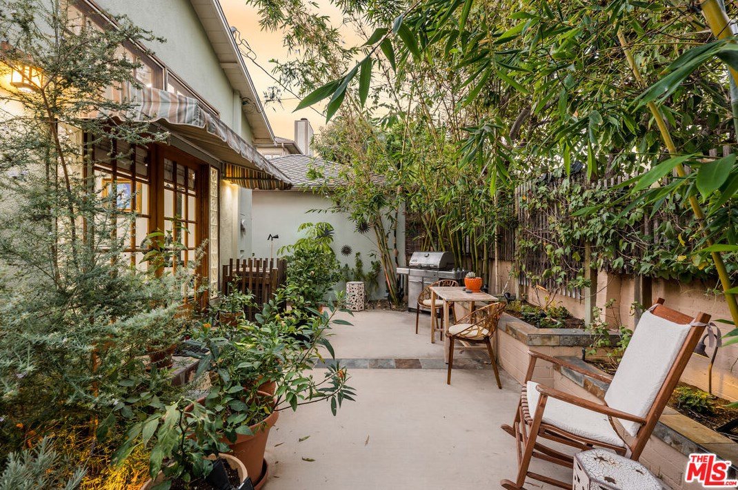 8116 Rayford Dr, Los Angeles CA  90045-2426 exterior
