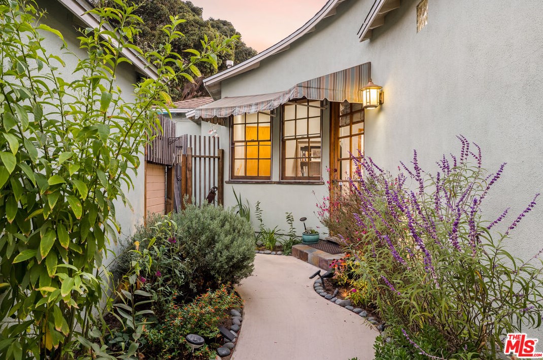 8116 Rayford Dr, Los Angeles CA  90045-2426 exterior