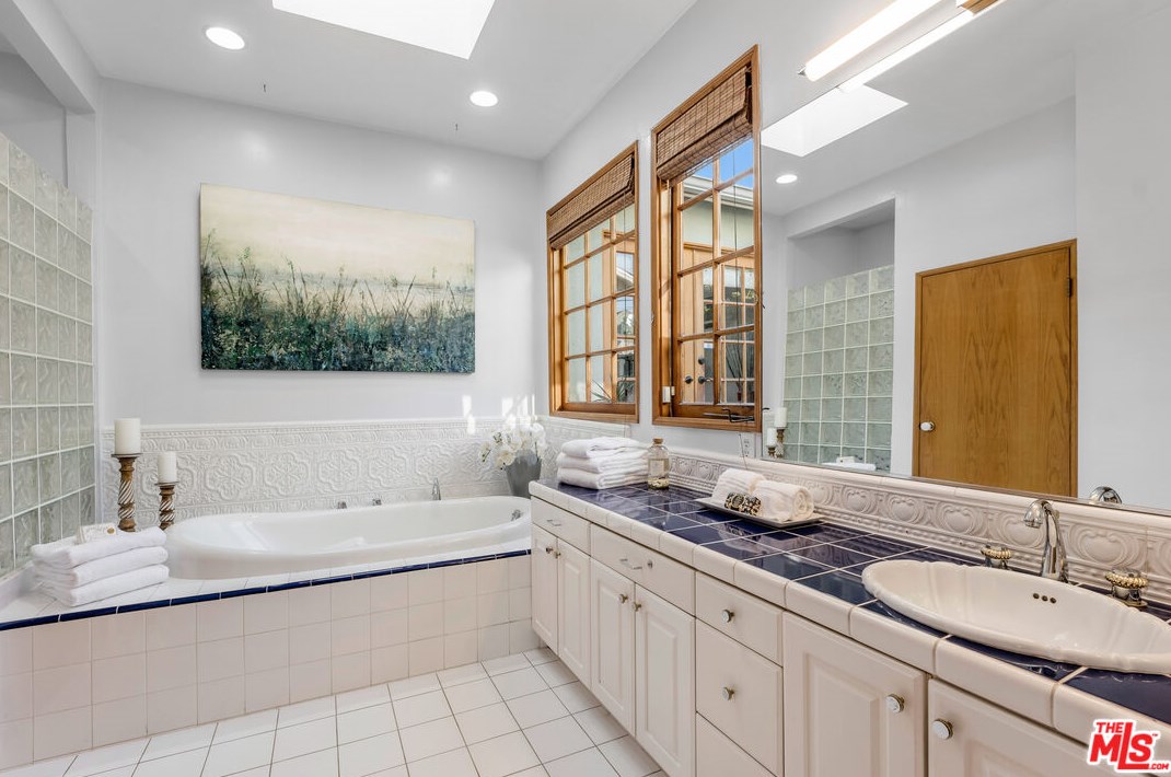 8116 Rayford Dr, Los Angeles CA  90045-2426 exterior