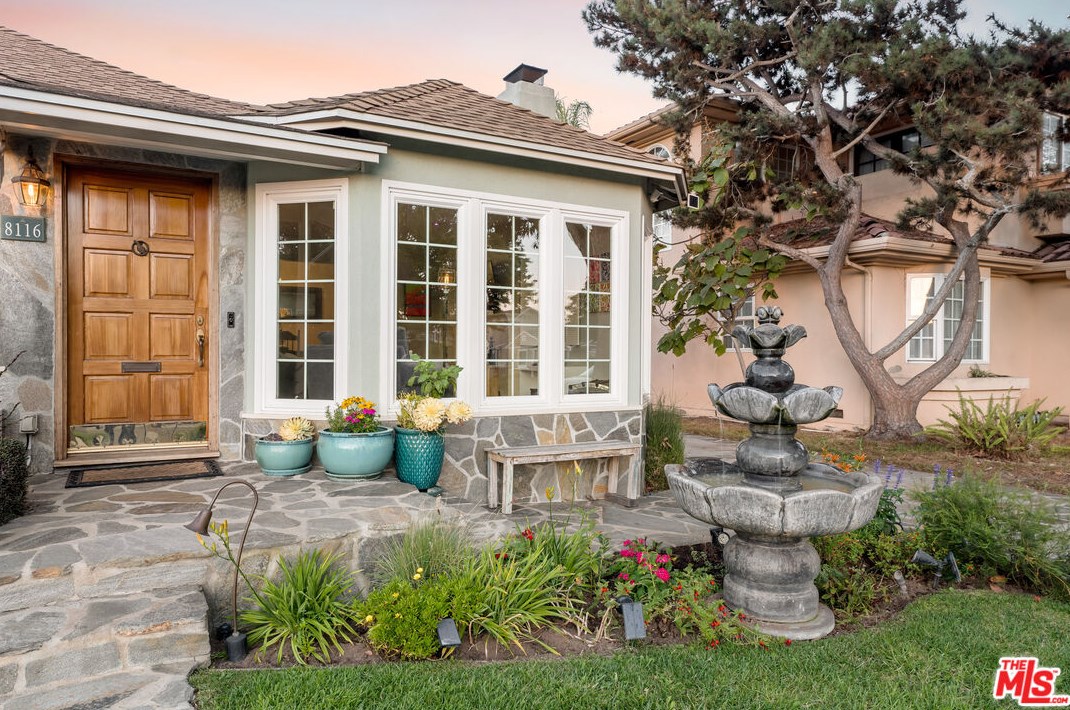 8116 Rayford Dr, Los Angeles CA  90045-2426 exterior