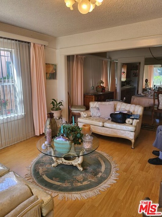 353 75th St, Los Angeles, CA 90003-2317