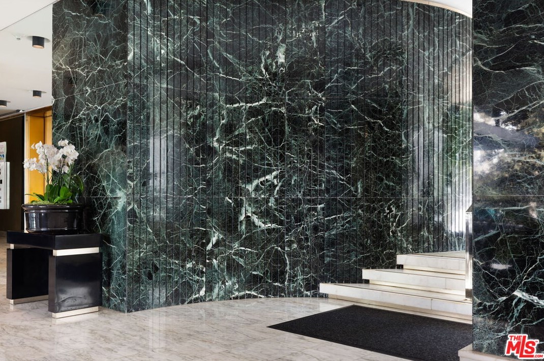 10450 Wilshire Blvd, Los Angeles CA  90024-4638 exterior