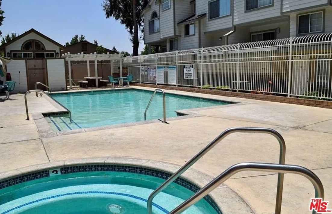 11150 Glenoaks Blvd, Los Angeles CA  91331-6601 exterior