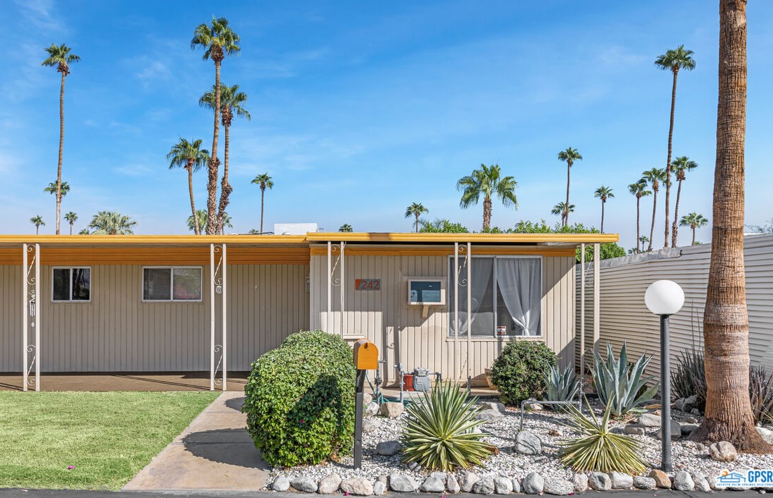 242 Tunis, Palm Springs, CA 92264