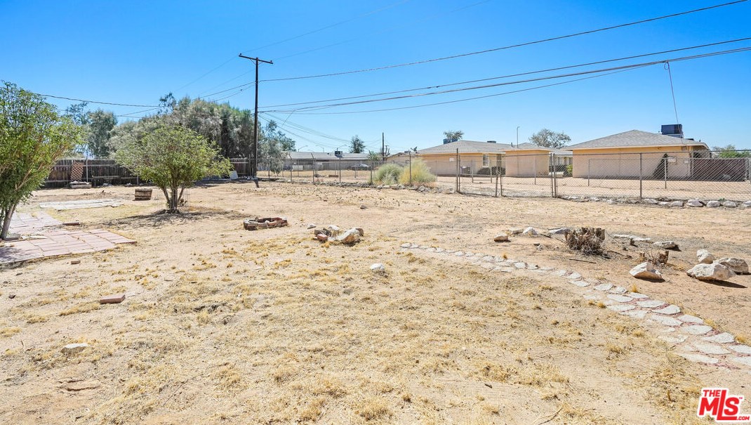 12960 Osage Rd, Apple Valley CA  92308-6508 exterior