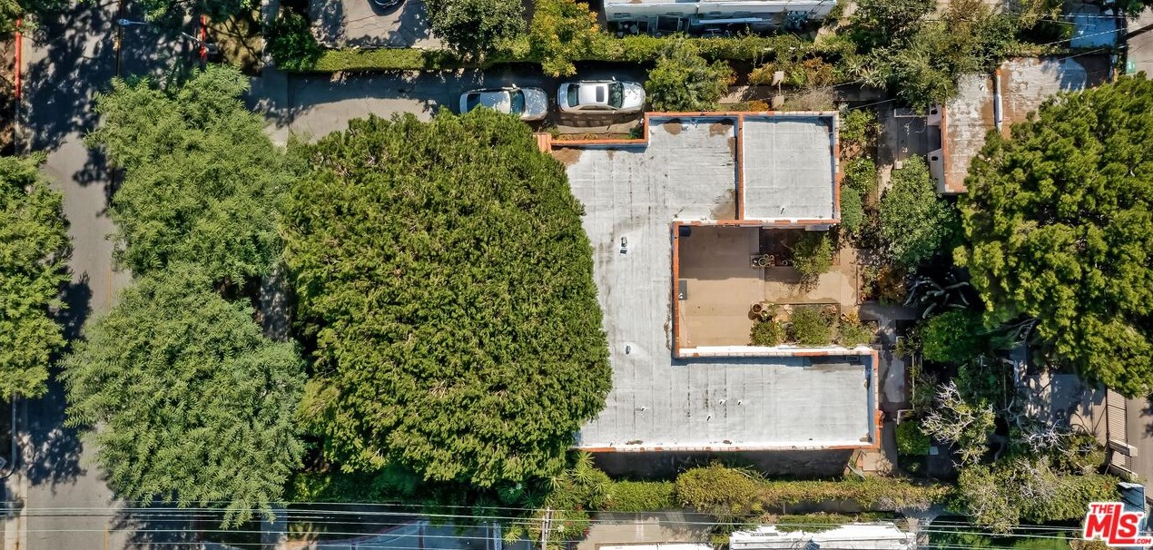 505 Roxbury Dr, Beverly Hills, CA 90210-3241