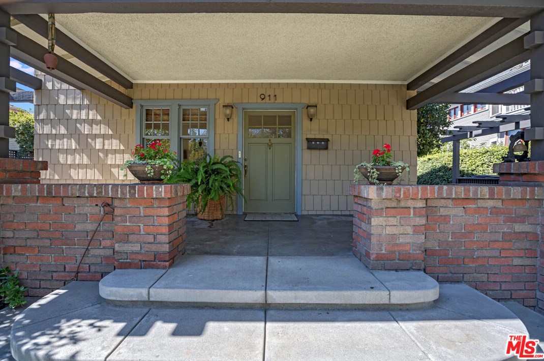 911 Indian Hill Blvd, Claremont, CA 91711-4354