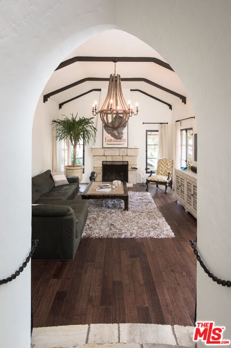 8044 Jovenita Canyon Dr, Los Angeles CA  90046-1501 exterior