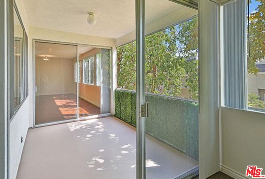 818 S Gretna Green Way #208, Los Angeles, CA 90049