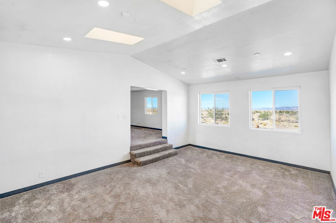 48486 Bobcat Ln, Newberry Springs, CA 92365-9321
