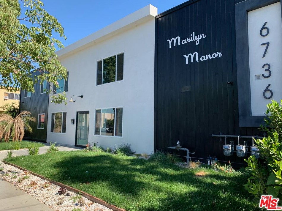 6736 Woodley Ave #18, Van Nuys, CA 91406