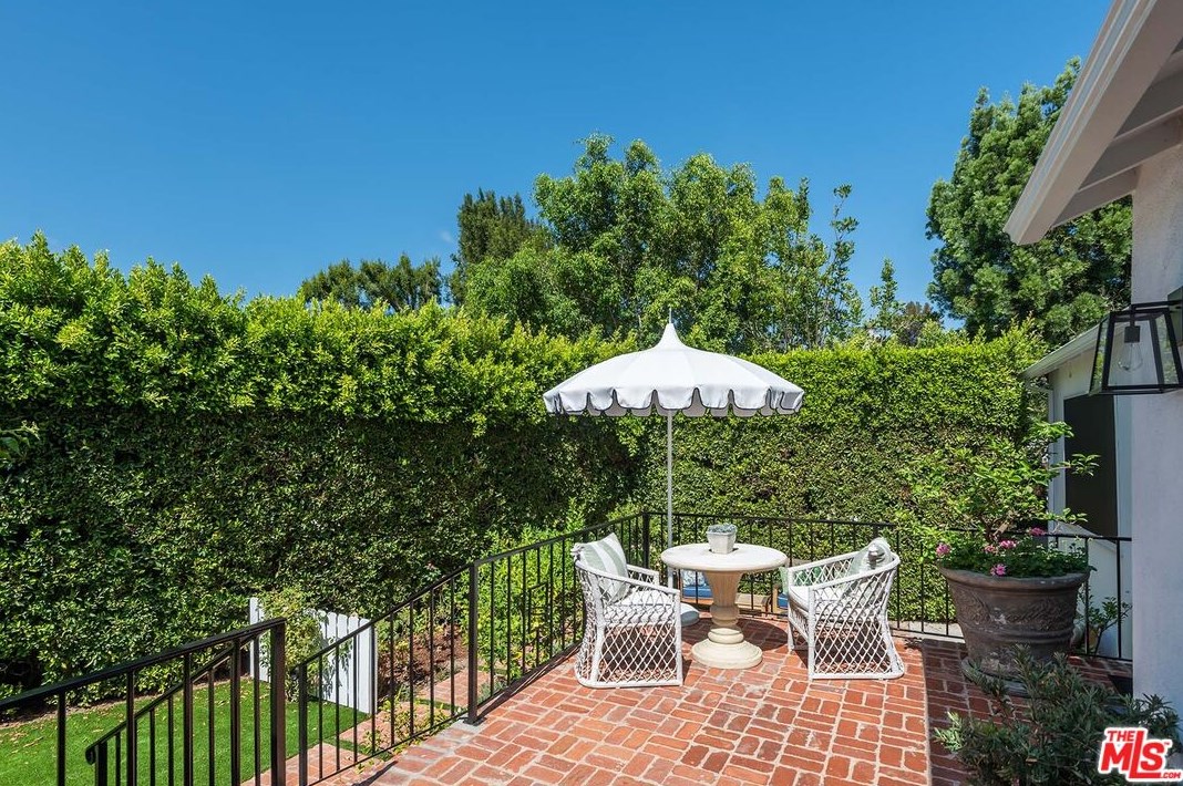 10455 Lindbrook Dr, Los Angeles CA  90024-3331 exterior