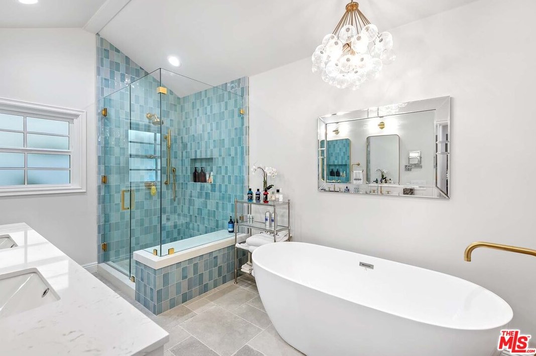 10455 Lindbrook Dr, Los Angeles CA  90024-3331 exterior